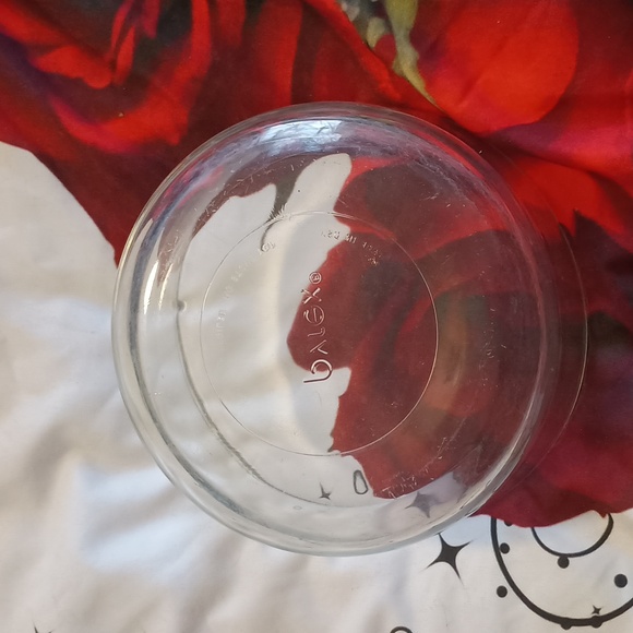 Pyrex glass storage container with blue lid - Picture 4 of 4